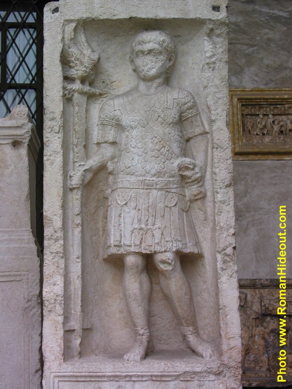 Maffeiano Museum aquilifer